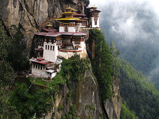 Трекът Чомолхари и леговището на тигъра, долината Паро, Бутан